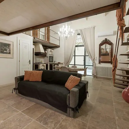 Poliziano 8 Apartment